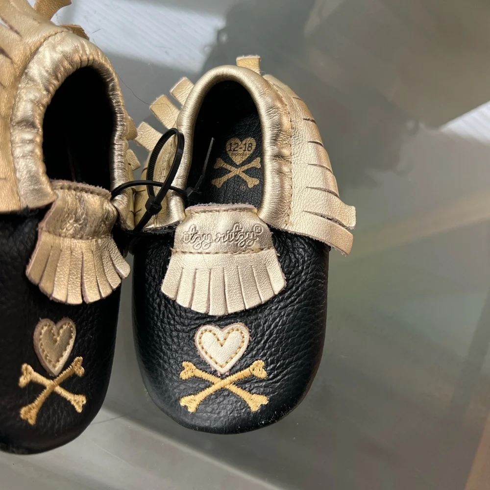 ☠️💛New Itzy Ritzy+Tokidoki Moc Happens Hearts & Cross Bones Baby Moccasins/Shoes - Picture 4 of 17